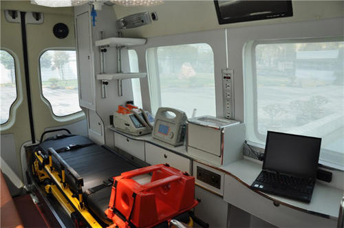 灵璧县救护车内部